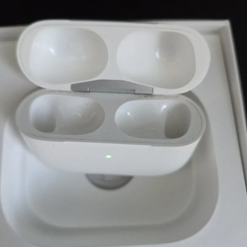 Apple AirPods Pro Wireless Charging Case 1st Gen White w/ Box Fittings Cable CIB
